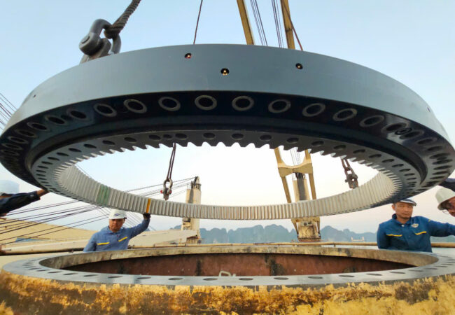 Vòng bi mâm xoay cho cẩu MacGregor,  Liebherr; máy công nghiệp, khai thác,…